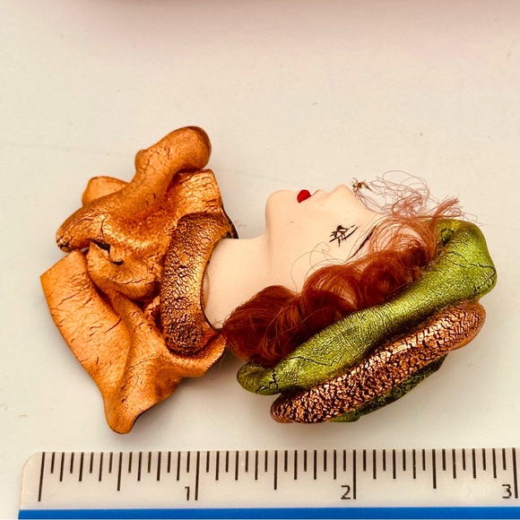 Vintage elegant lady's head brooch - Picture 7 of 7